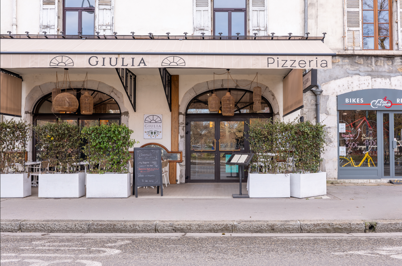 Restaurant Pizzeria avec Terrasse Idéale à Annecy